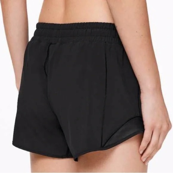 Lululemon Black Women's Hotty Hot Short Long 4” Size 6 W7ARLT - Picture 2 of 15
